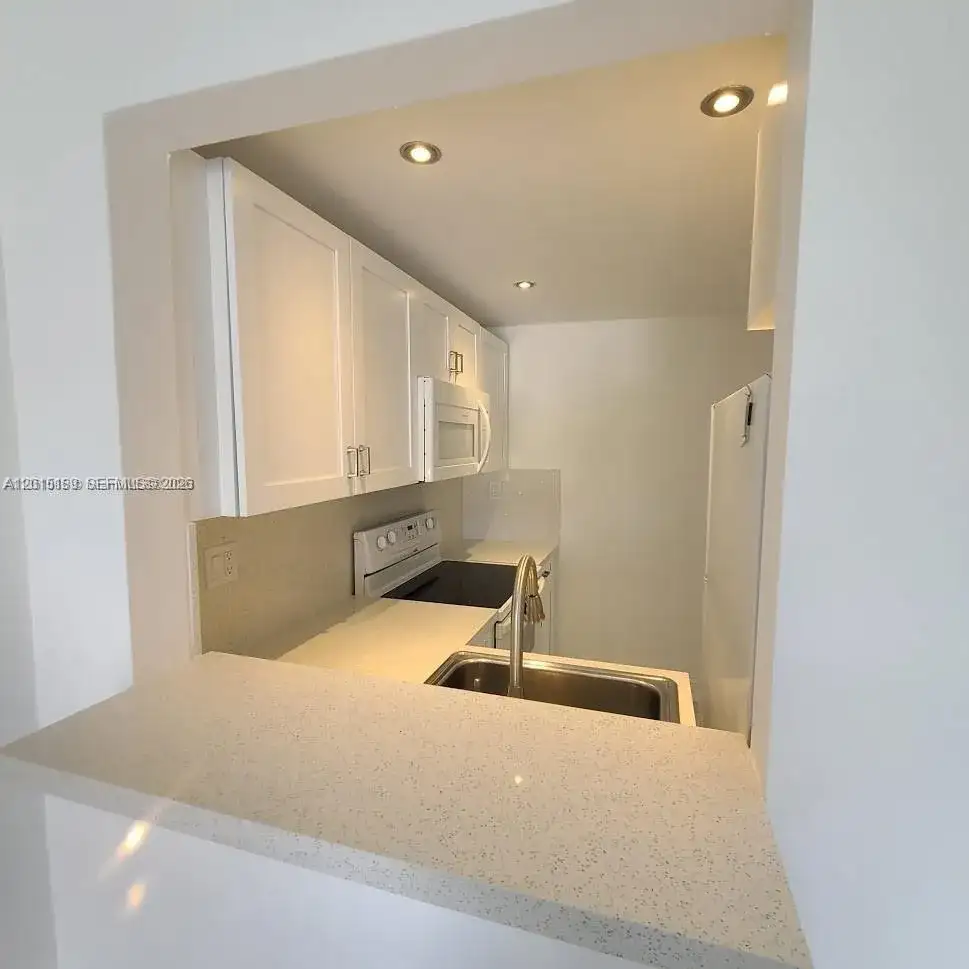 2500 SW 6th St # 303, Miami FL 33135 photo 4