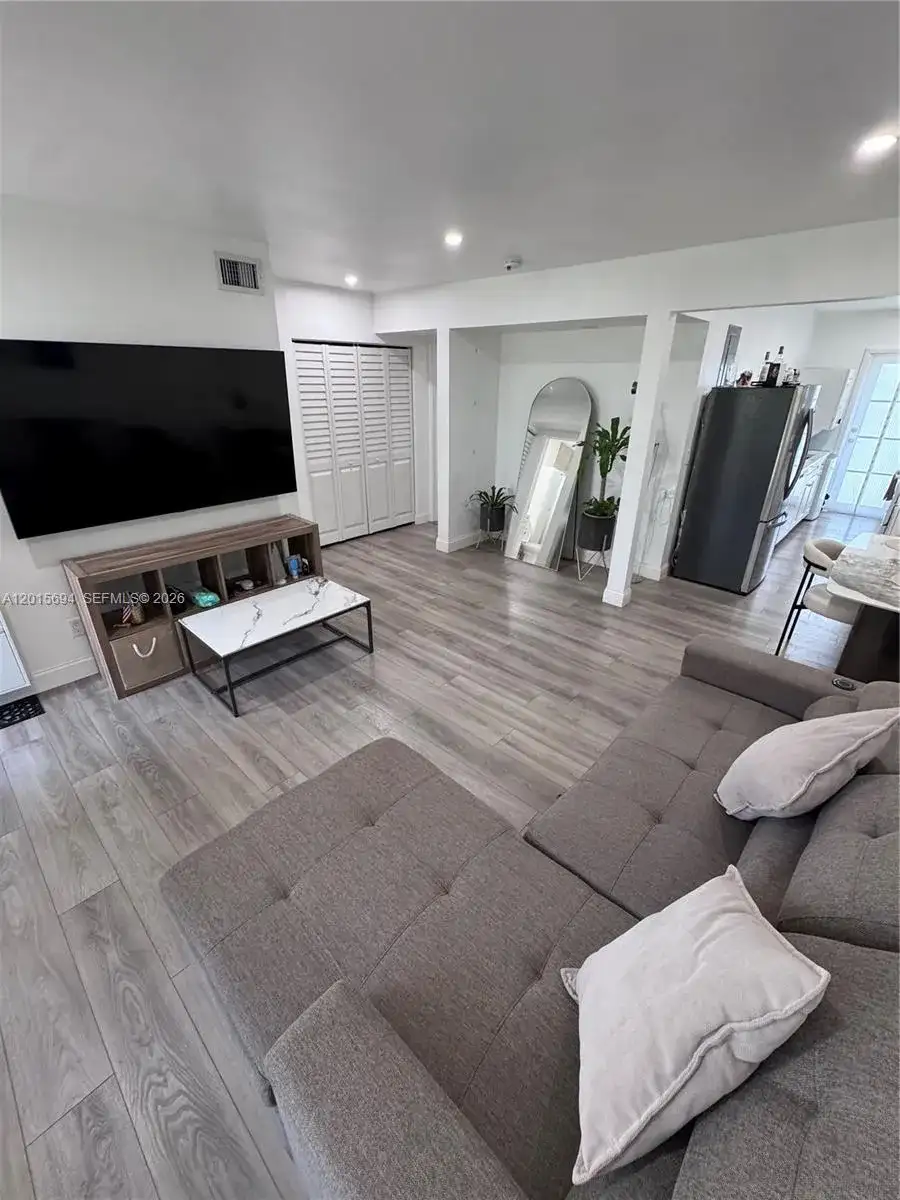 8550 Byron Ave # 2G, Miami Beach FL 33141 photo 3