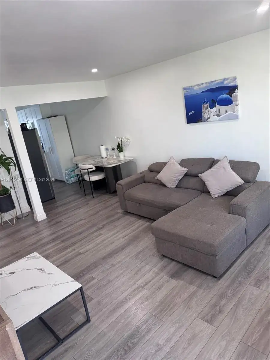 8550 Byron Ave # 2G, Miami Beach FL 33141 photo 4