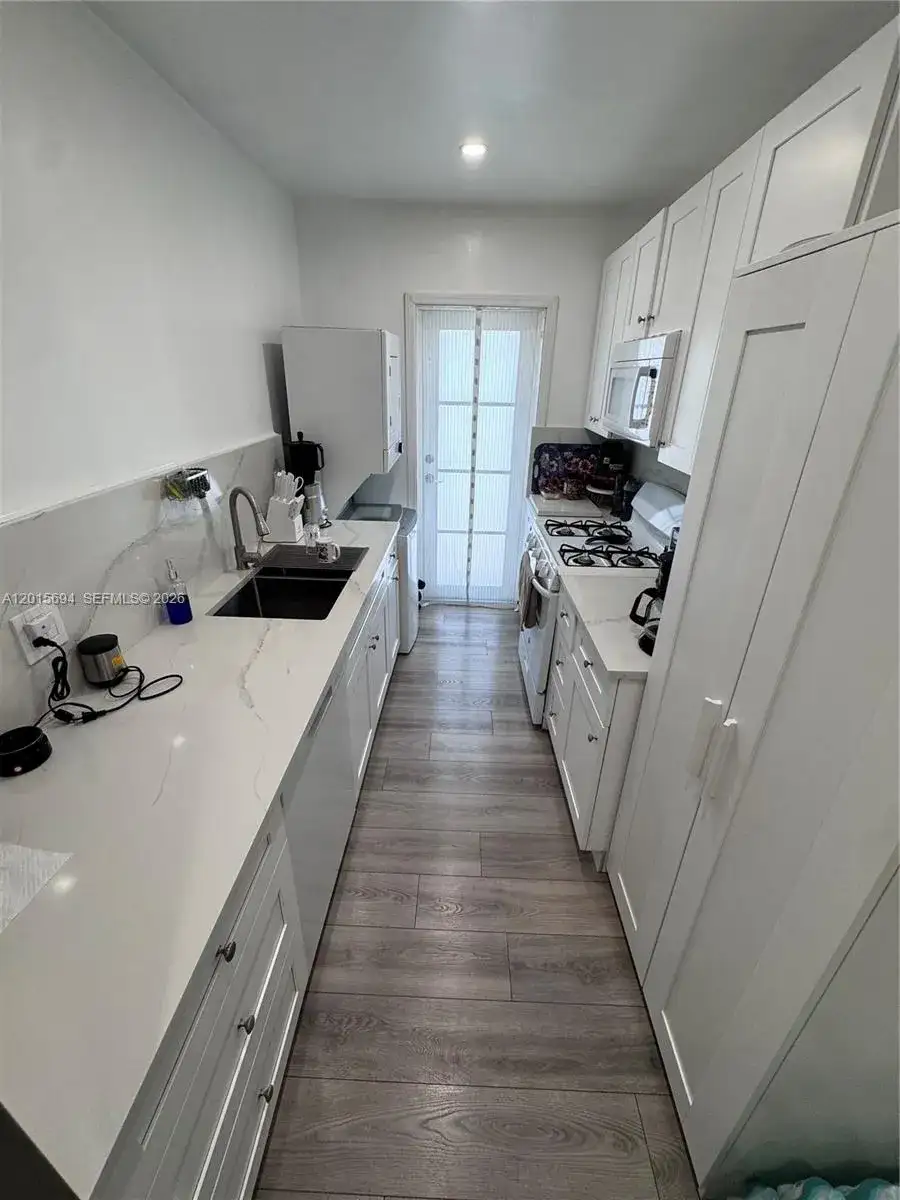 8550 Byron Ave # 2G, Miami Beach FL 33141 photo 5