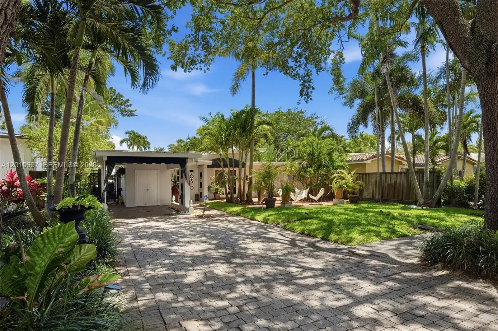 636 NE 17th Ter, Fort Lauderdale FL 33304 photo 2