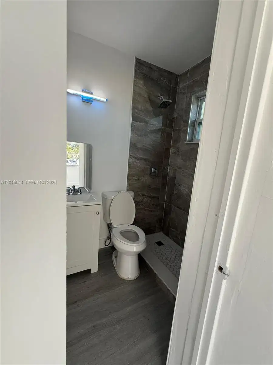 1760 NW 84th St, Miami FL 33147 photo 5