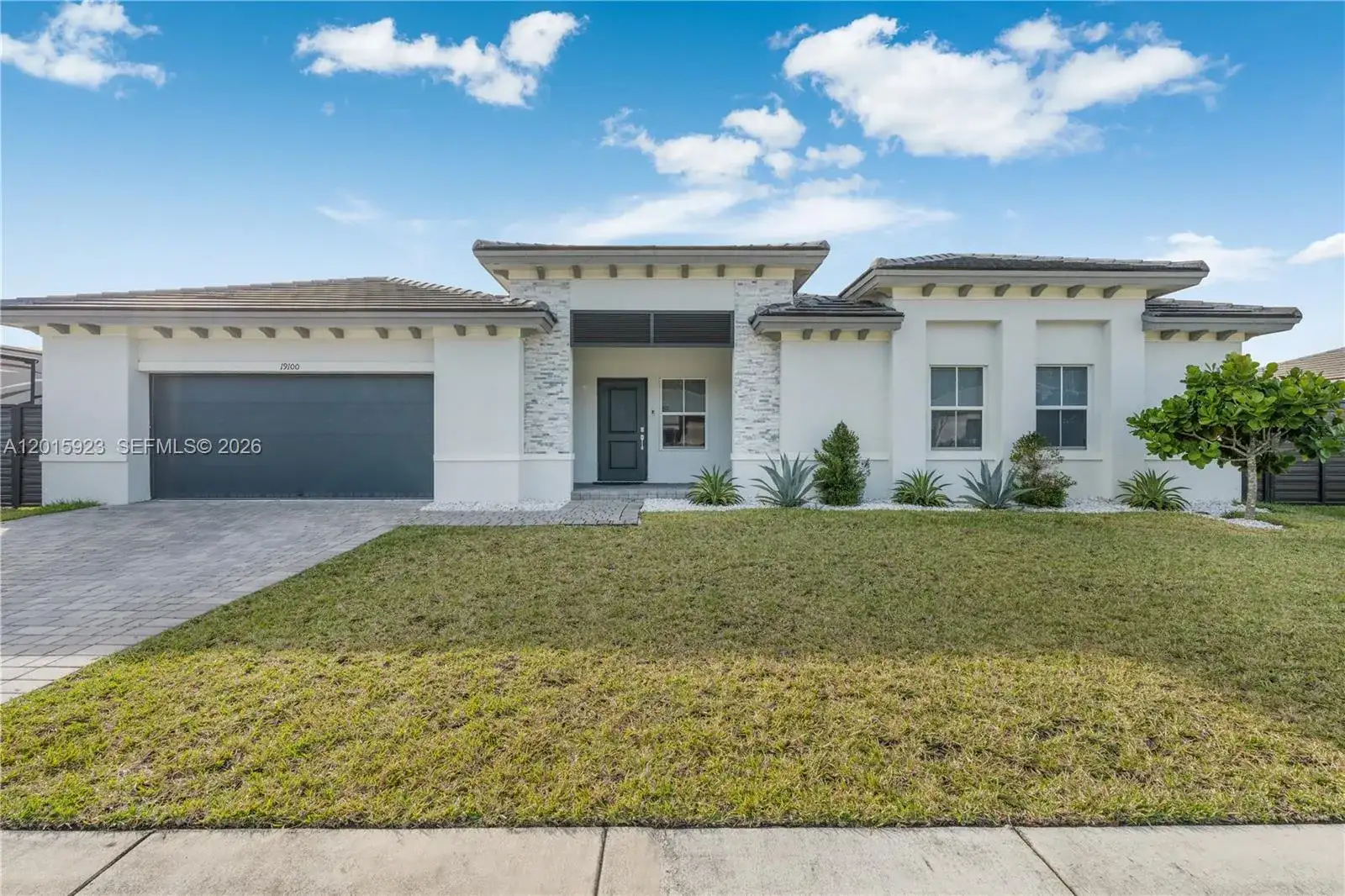 19100 SW 132nd Pl, Miami FL 33177 photo 2
