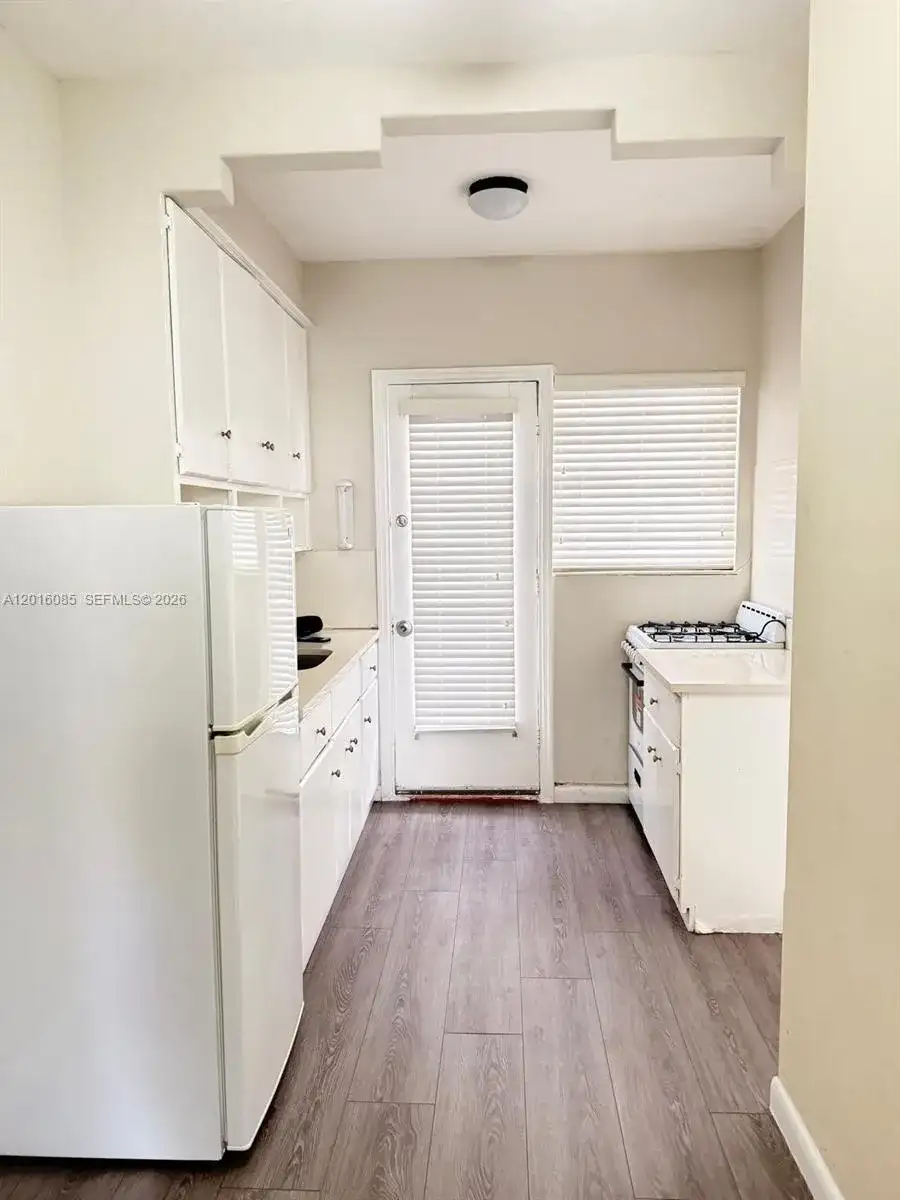 1007 Meridian Ave # 9, Miami Beach FL 33139 photo 2