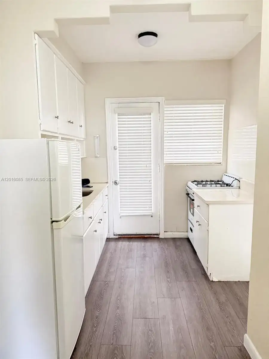 1007 Meridian Ave # 9, Miami Beach FL 33139 photo 5