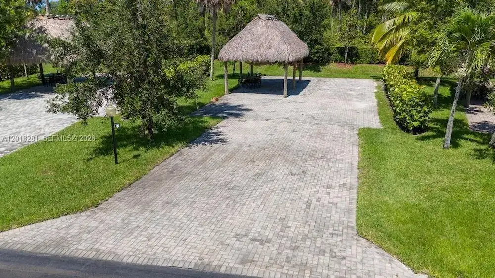 147 S Cortez Dr, Margate FL 33068 photo 2