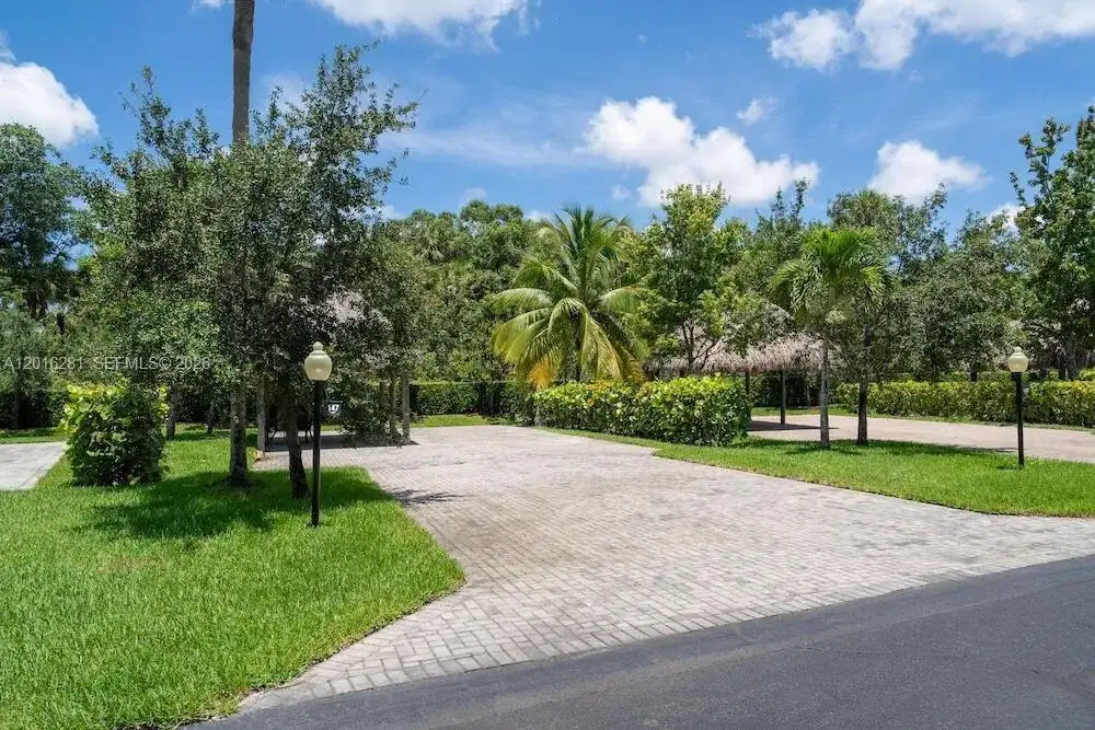 147 S Cortez Dr, Margate FL 33068 photo 3