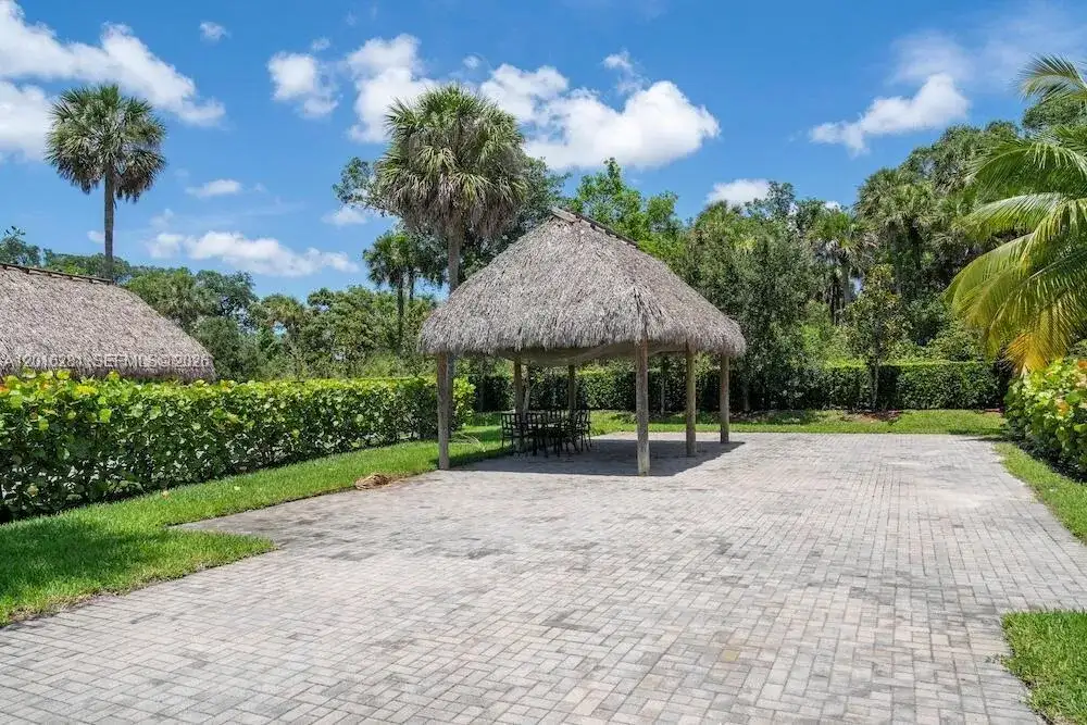 147 S Cortez Dr, Margate FL 33068 photo 4