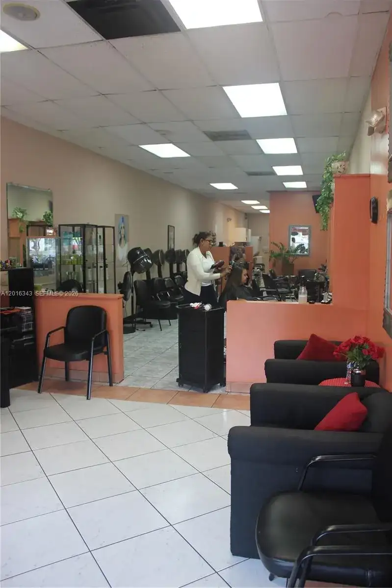 6647 Taft St, Hollywood FL 33024 photo 4