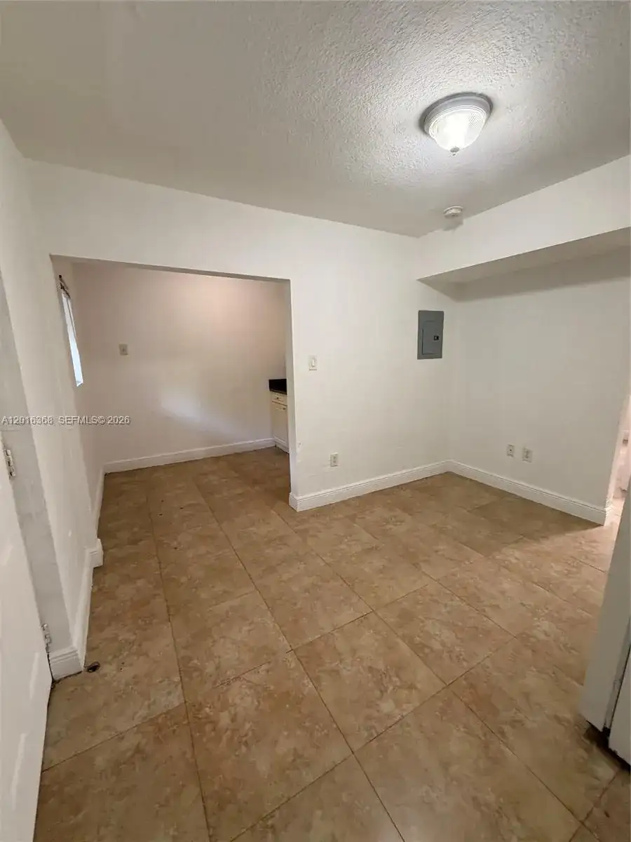 219 NW 10th St # 2, Miami FL 33136 photo 4