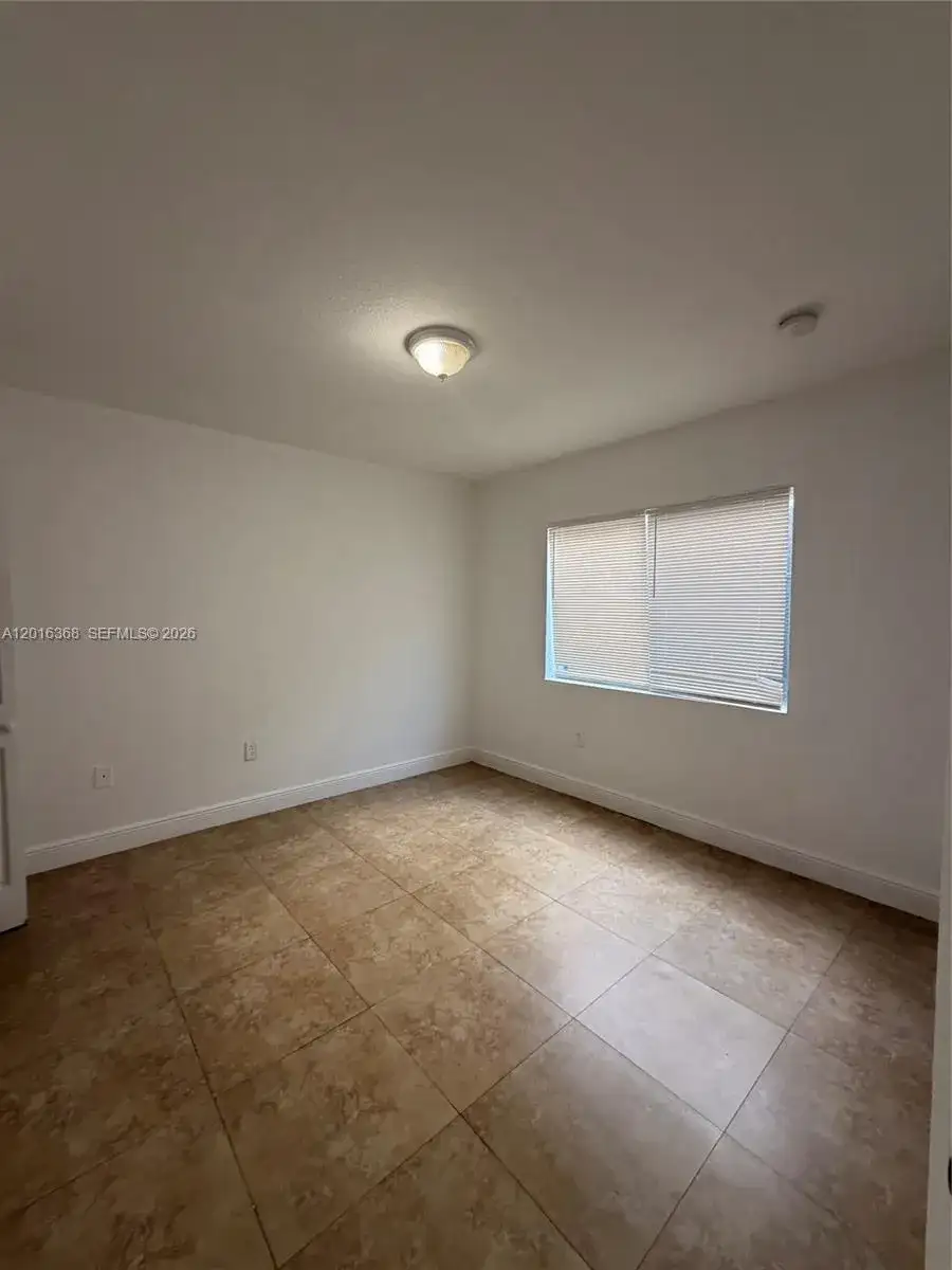 219 NW 10th St # 2, Miami FL 33136 photo 5