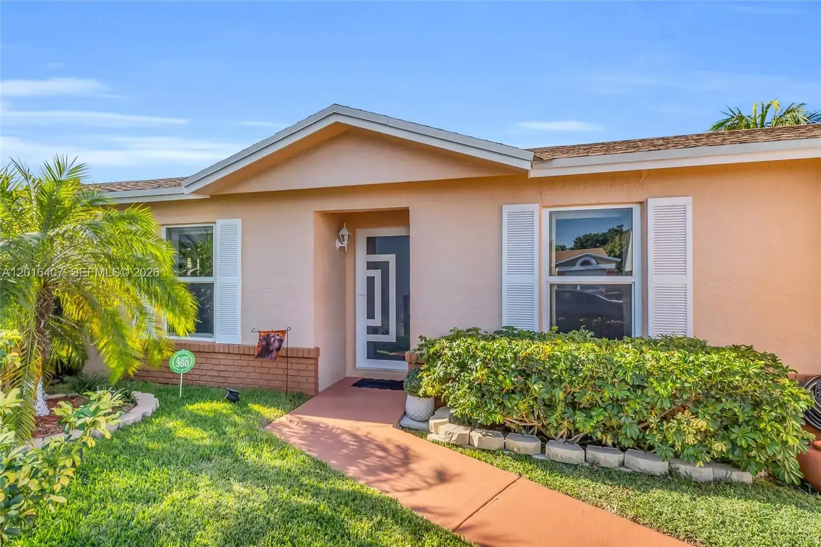 8266 NW 192nd Ter, Hialeah FL 33015 photo 2
