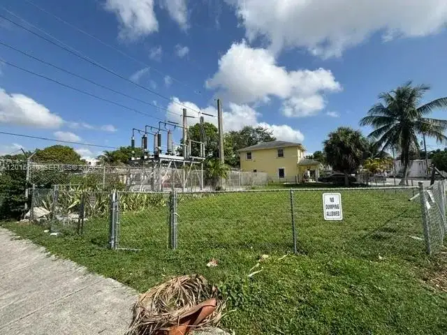 193 NW 16th St, Miami FL 33136 photo 2