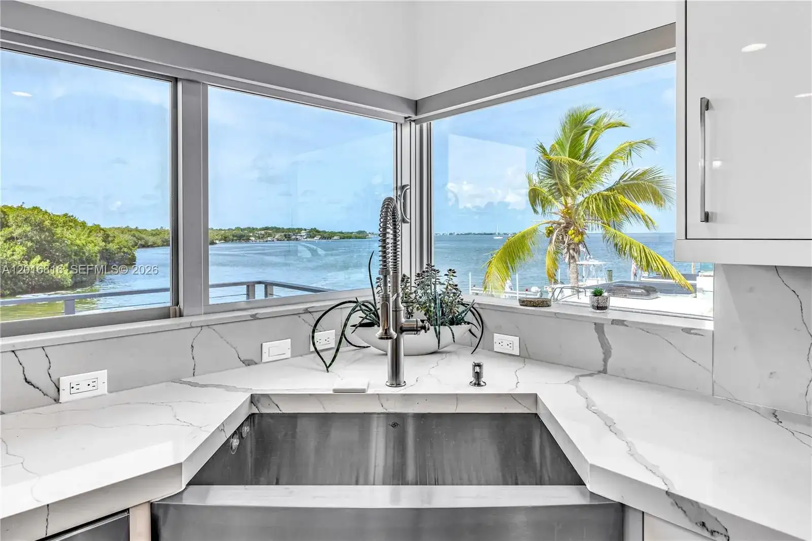 325 Calusa, Key Largo FL 33037 photo 4