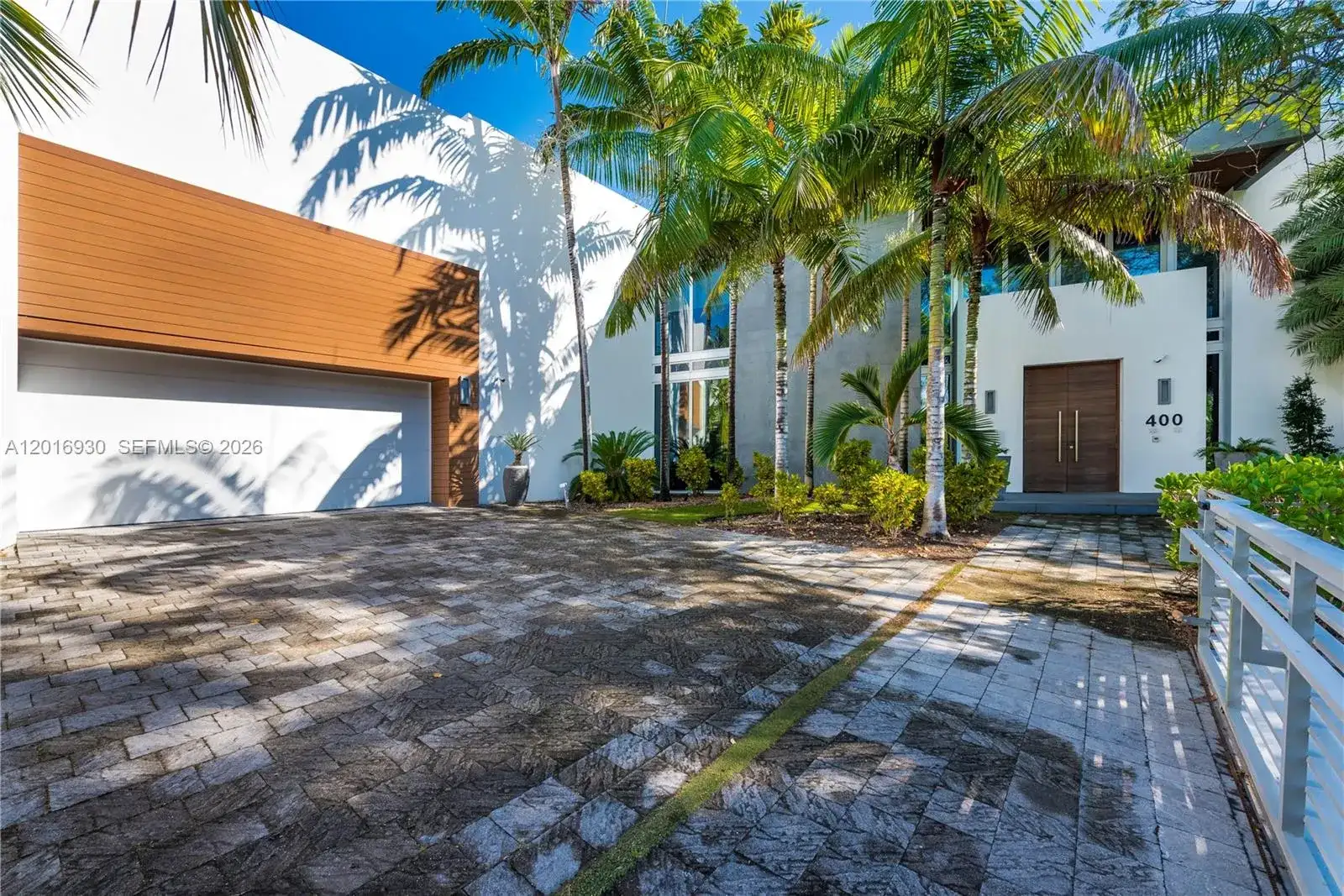 400 Tamarind Dr, Hallandale Beach FL 33009 photo 3