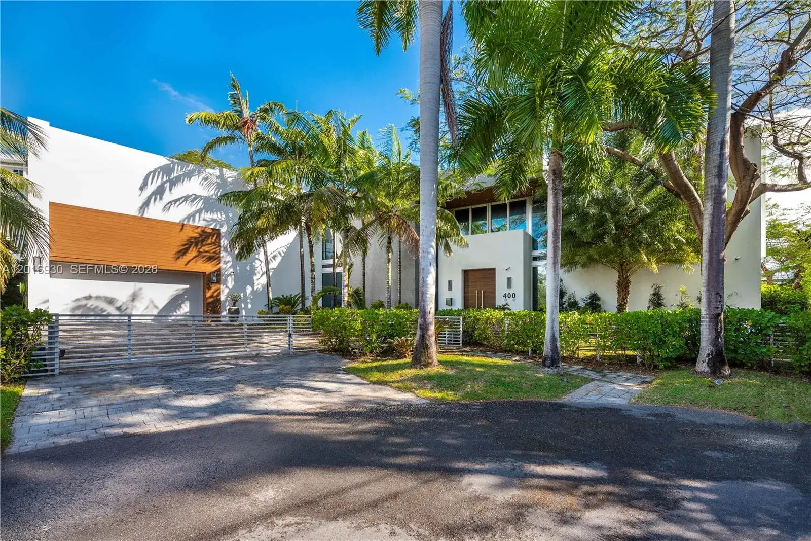 400 Tamarind Dr, Hallandale Beach FL 33009 photo 4