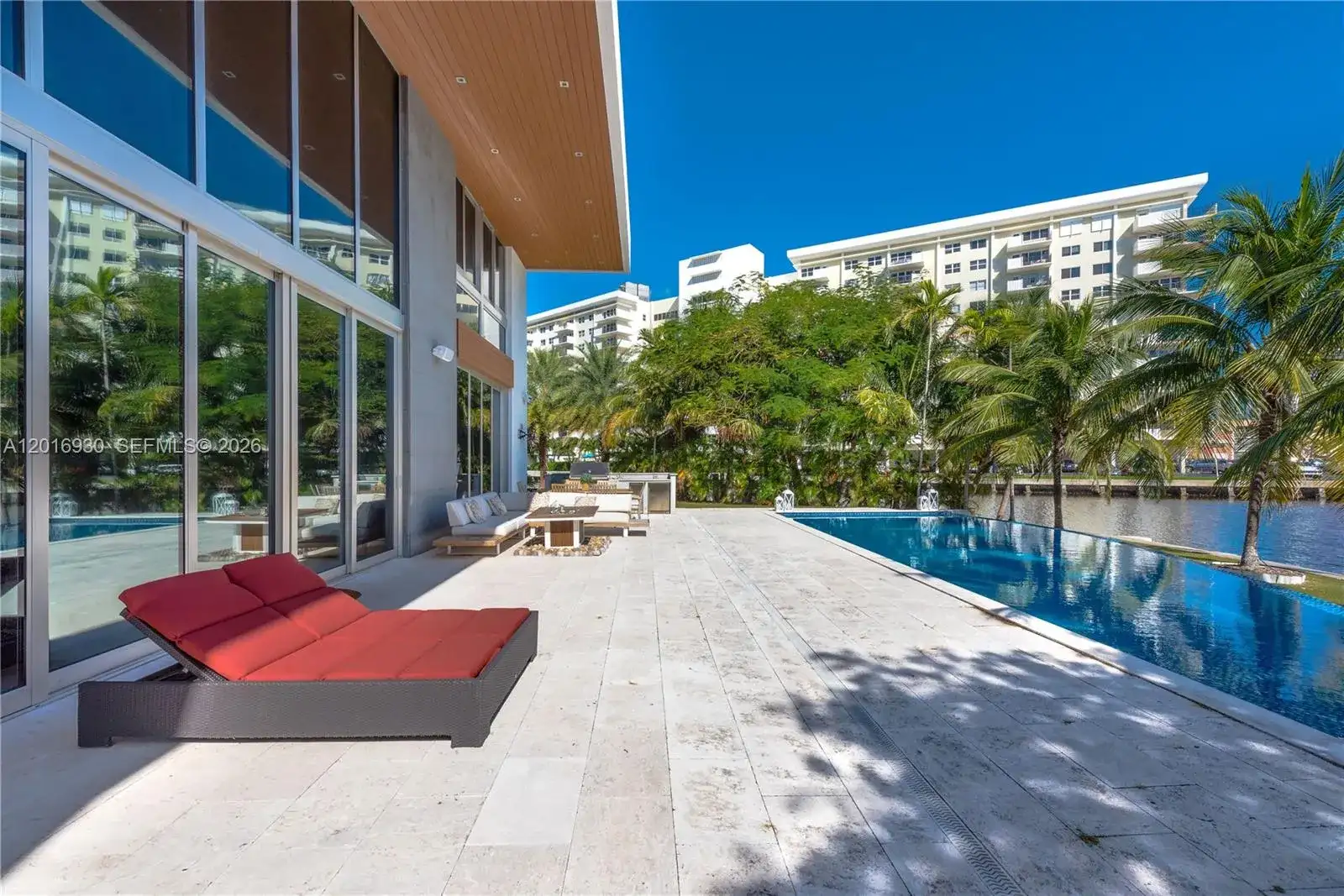 400 Tamarind Dr, Hallandale Beach FL 33009 photo 5