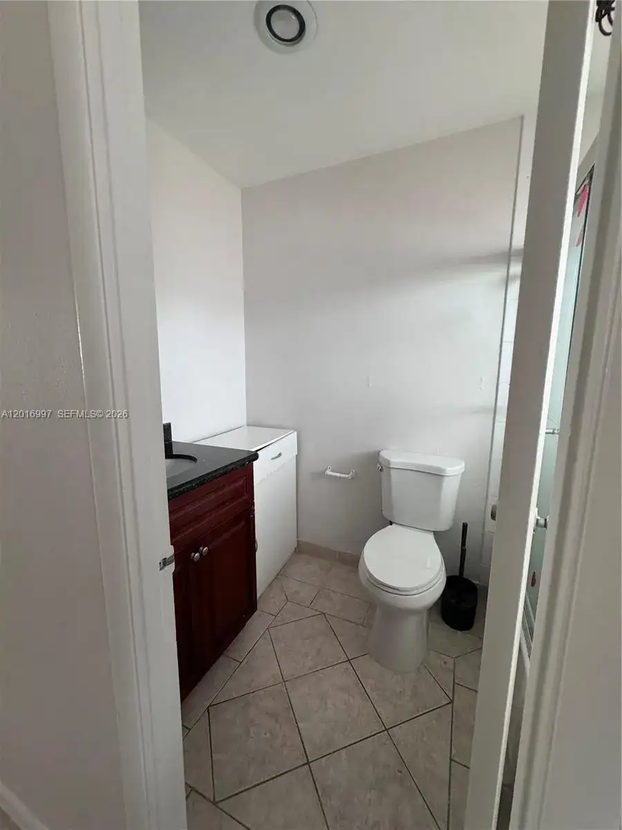 410 SE 2nd Ave # 21, Deerfield Beach FL 33441 photo 2