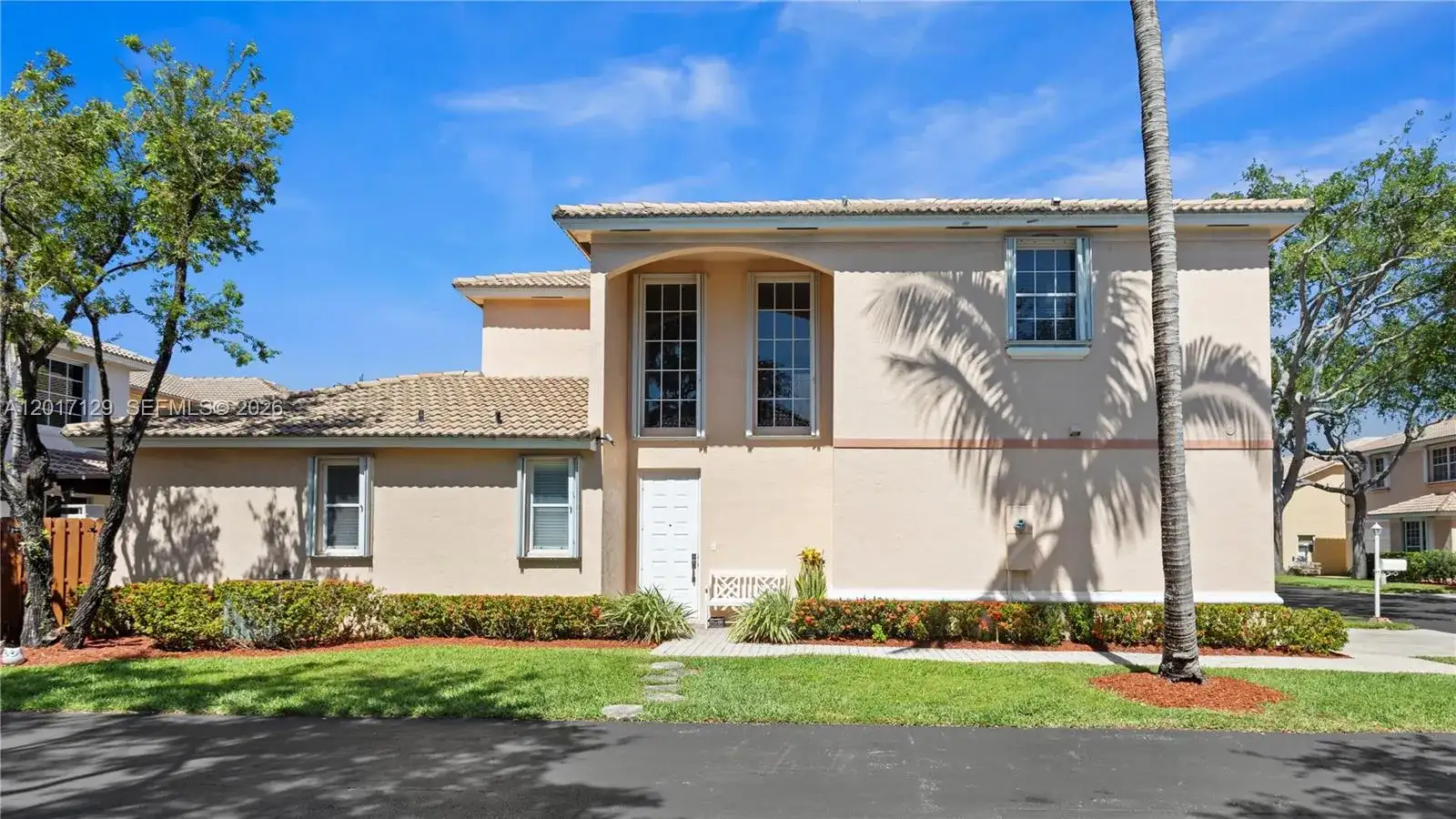 1240 Grant St, Hollywood FL 33019 photo 2