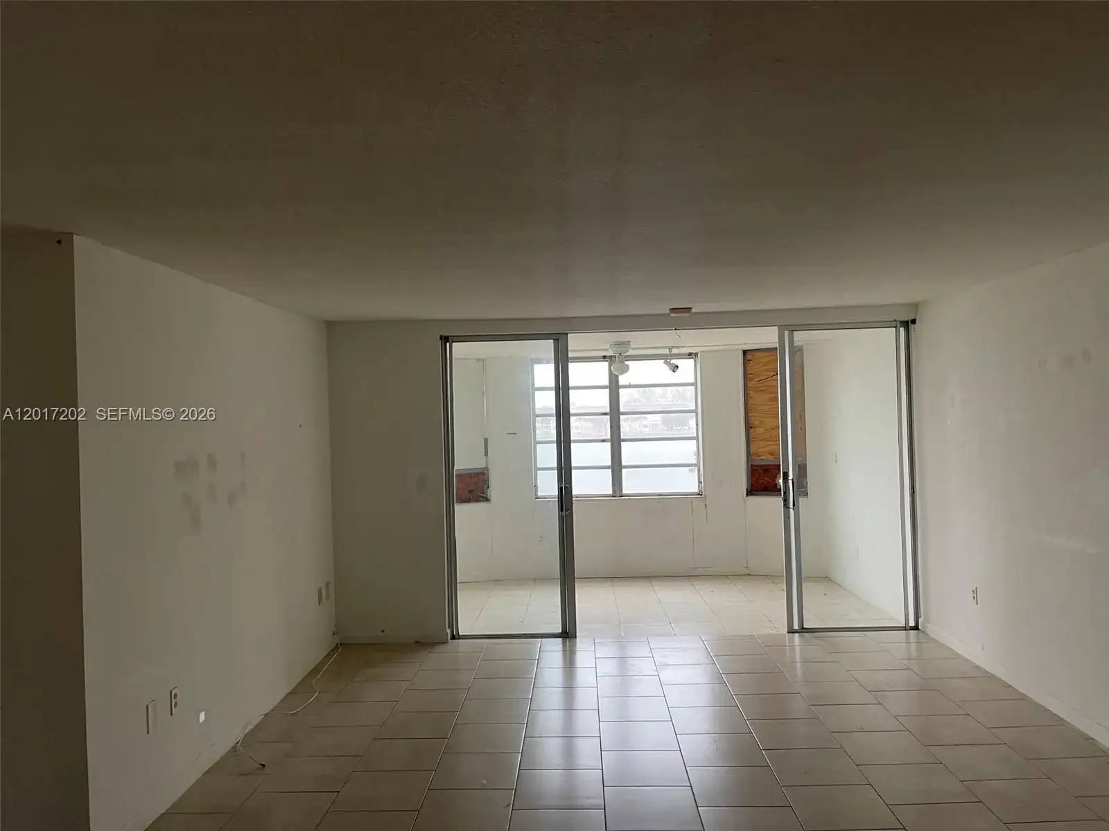 1660 NE 191st St # 1, Miami FL 33179 photo 2