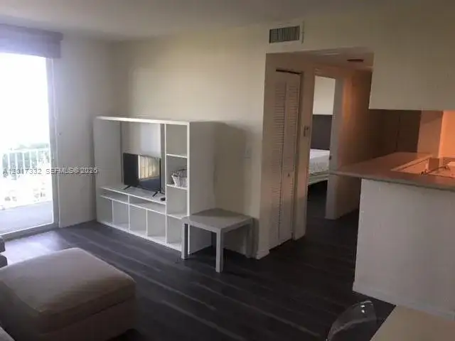 816 NW 11th St # 1104, Miami FL 33136 photo 2
