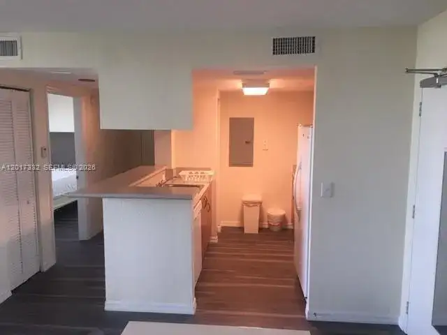 816 NW 11th St # 1104, Miami FL 33136 photo 3