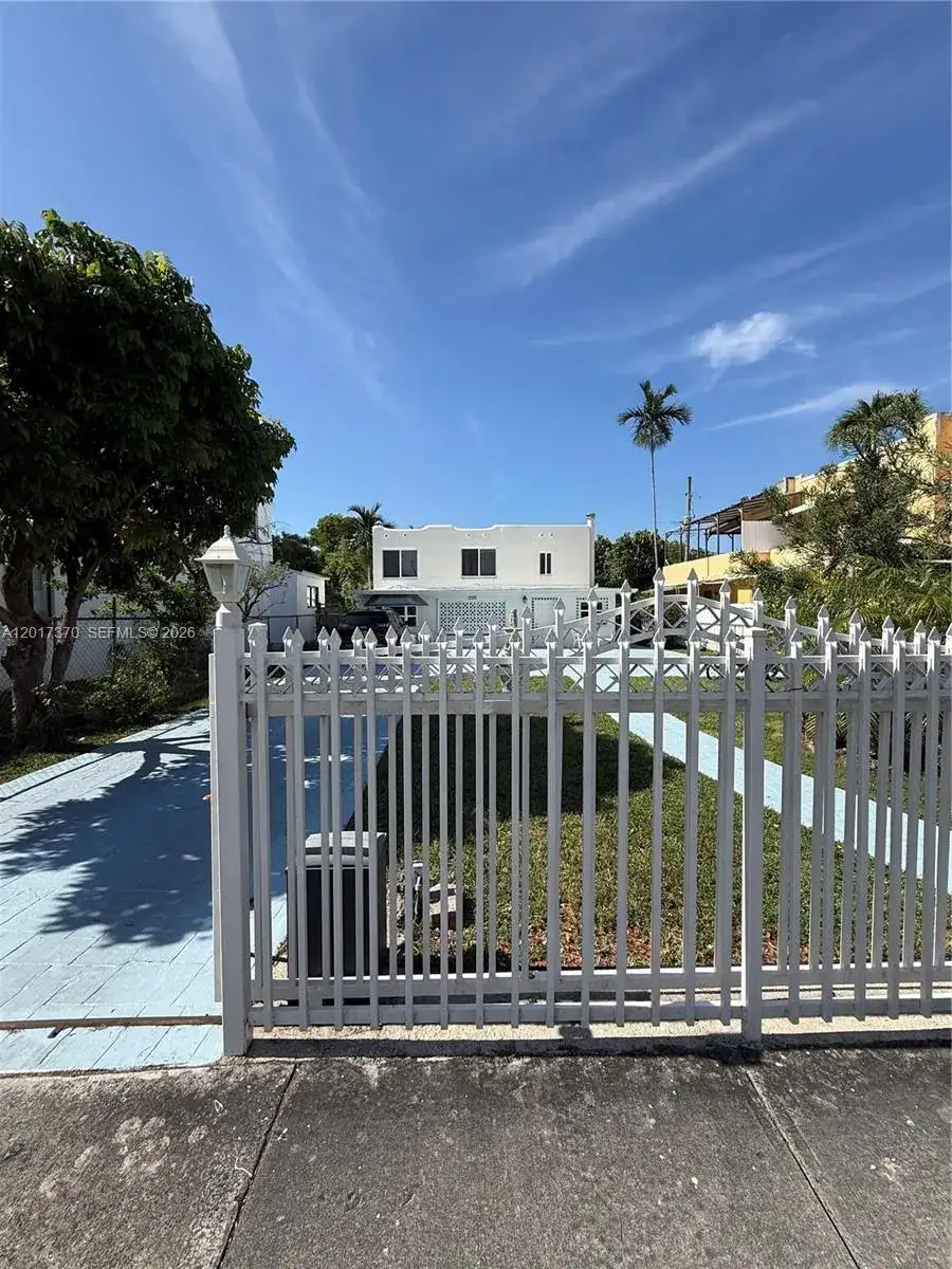 2232 SW 5th St, Miami FL 33135 photo 3