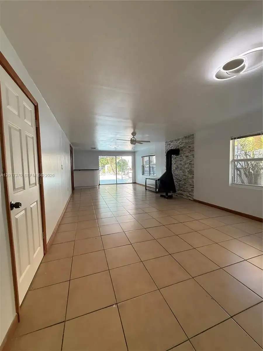 2232 SW 5th St, Miami FL 33135 photo 4