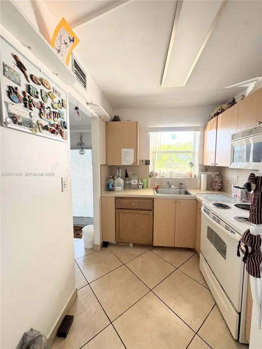 8130 Sunrise Lakes Blvd # 202, Sunrise FL 33322 photo 2