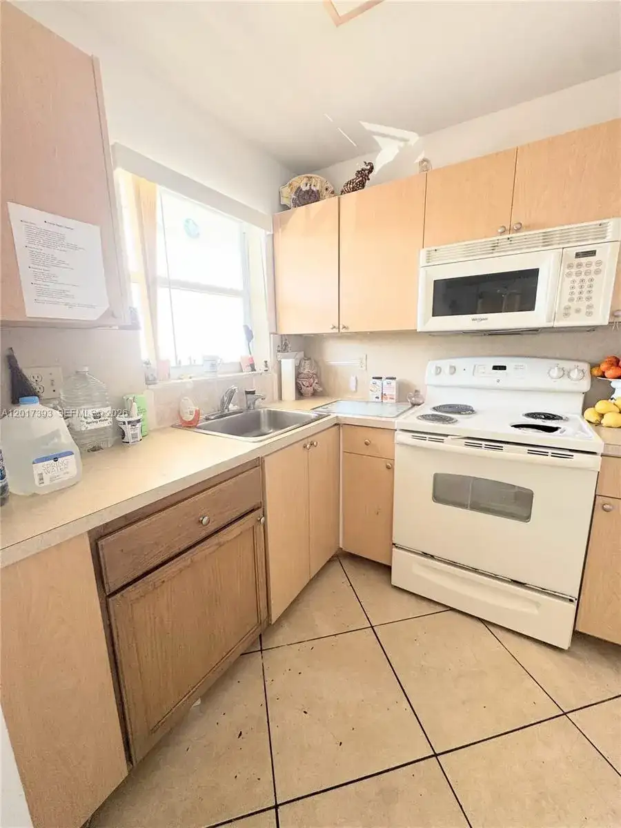 8130 Sunrise Lakes Blvd # 202, Sunrise FL 33322 photo 3