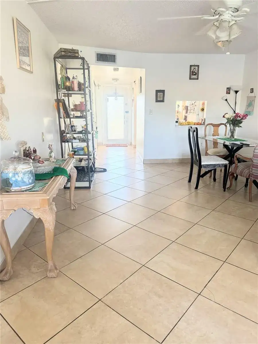 8130 Sunrise Lakes Blvd # 202, Sunrise FL 33322 photo 4