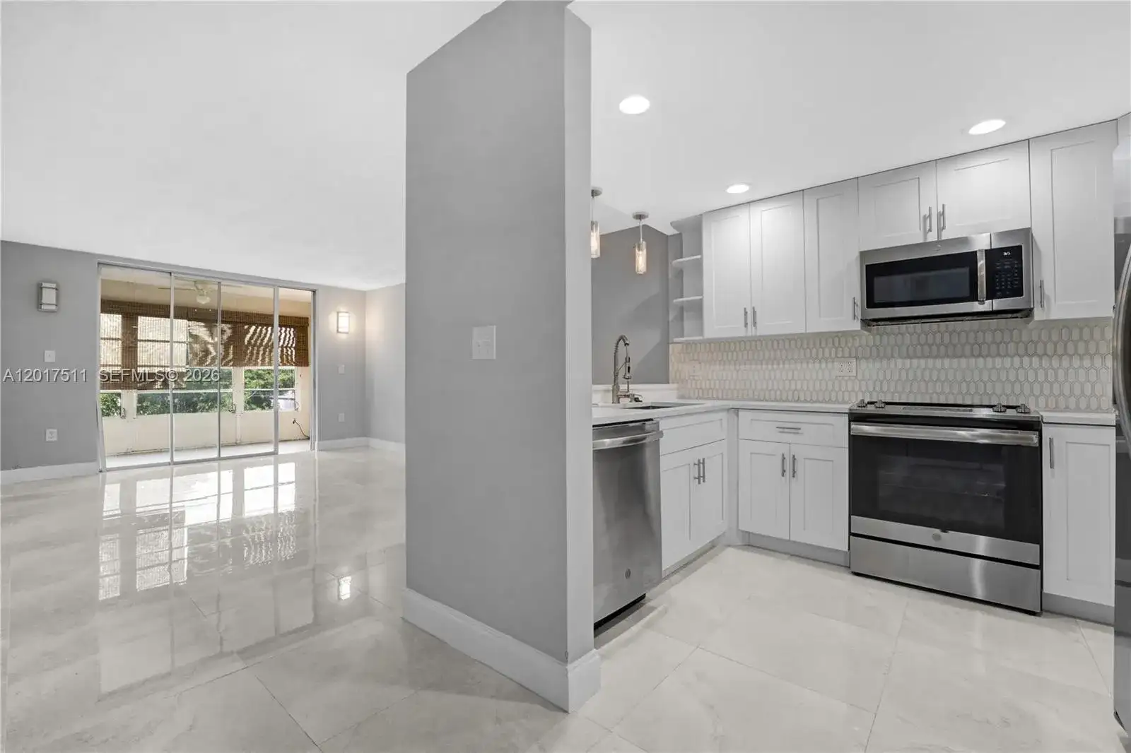 7100 NW 17th St # 305, Plantation FL 33313 photo 2