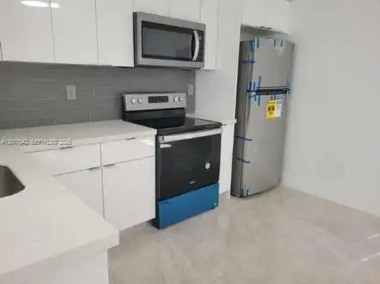 1725 Calais Dr # 6, Miami Beach FL 33141 photo 2