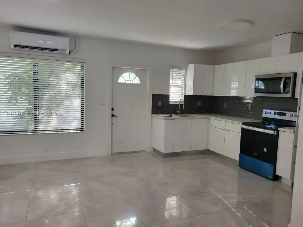 1725 Calais Dr # 6, Miami Beach FL 33141 photo 4
