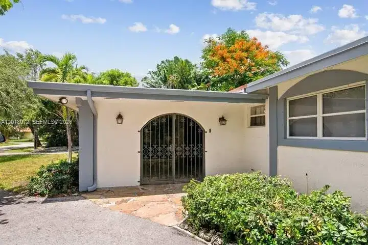 13325 SW 84th Ave, Pinecrest FL 33156 photo 3