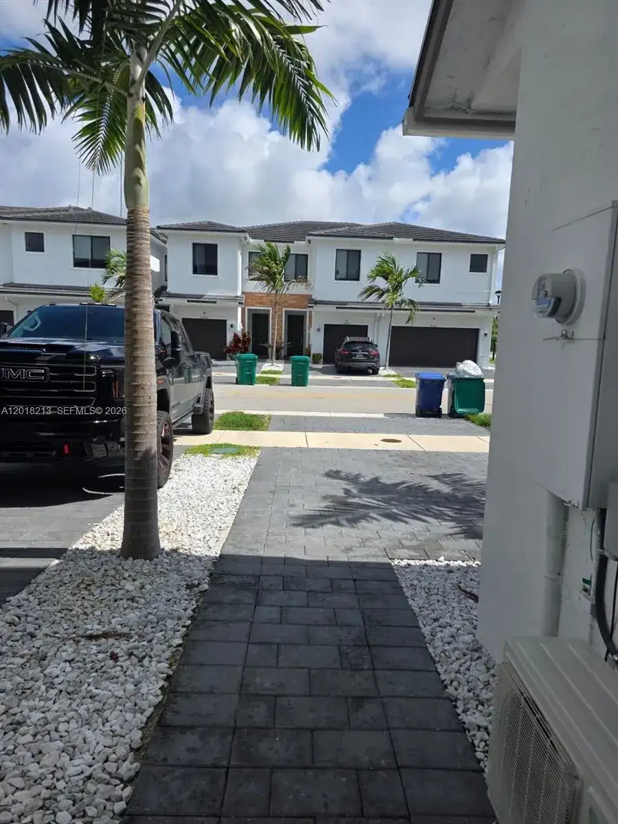 10906 SW 232nd Ter, Homestead FL 33032 photo 4