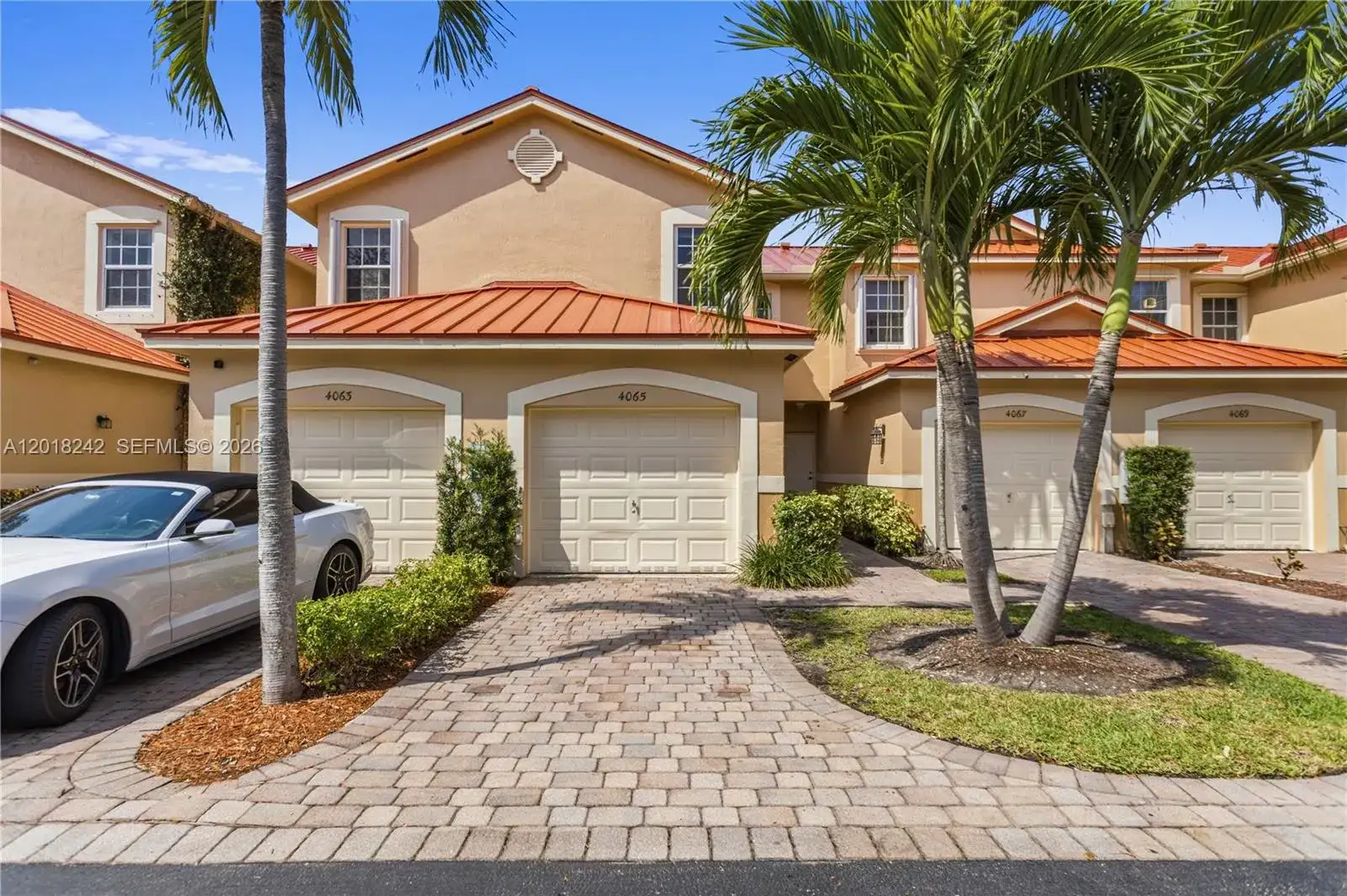 4065 Crystal Lake Dr, Deerfield Beach FL 33064 photo 2