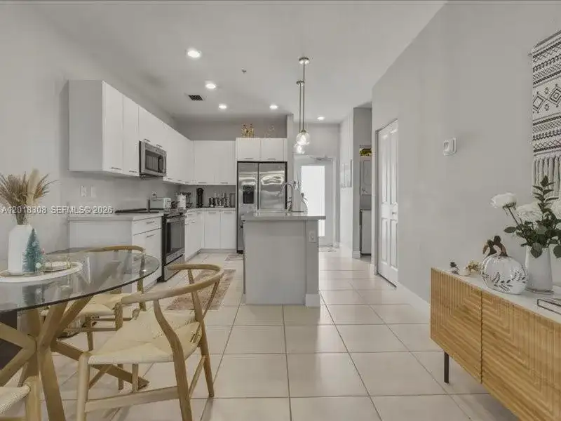 8201 NW 41st St # 205, Doral FL 33166 photo 4
