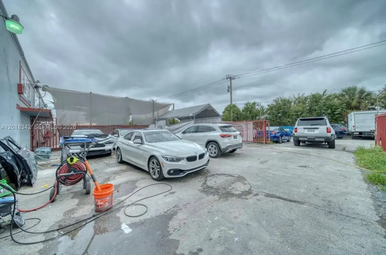 3730 NW 82nd St, Hialeah FL 33147 photo 3