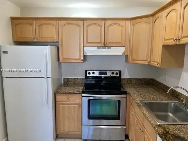 594 Saxony M # 594, Delray Beach FL 33446 photo 4