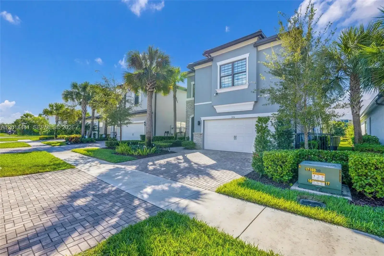 2454 Primrose Pl, Oakland Park FL 33309 photo 2