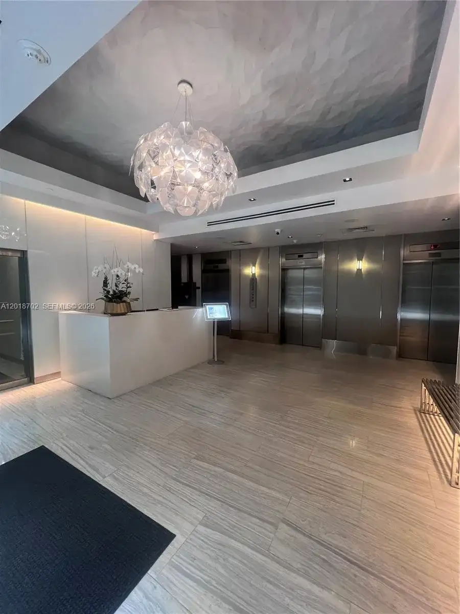 150 SE 2nd Ave # 208, Miami FL 33131 photo 3