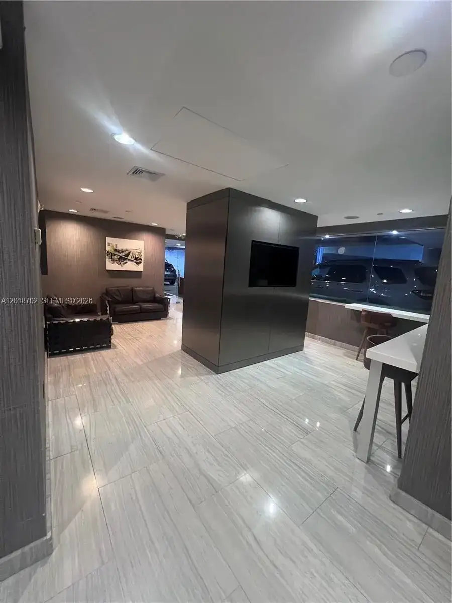 150 SE 2nd Ave # 208, Miami FL 33131 photo 4