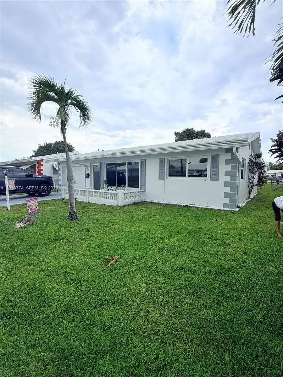 2960 NW 1st Dr, Pompano Beach FL 33064 photo 2