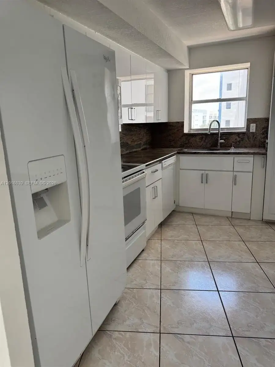 6039 COLLINS AV # 537, Miami Beach FL 33140 photo 2