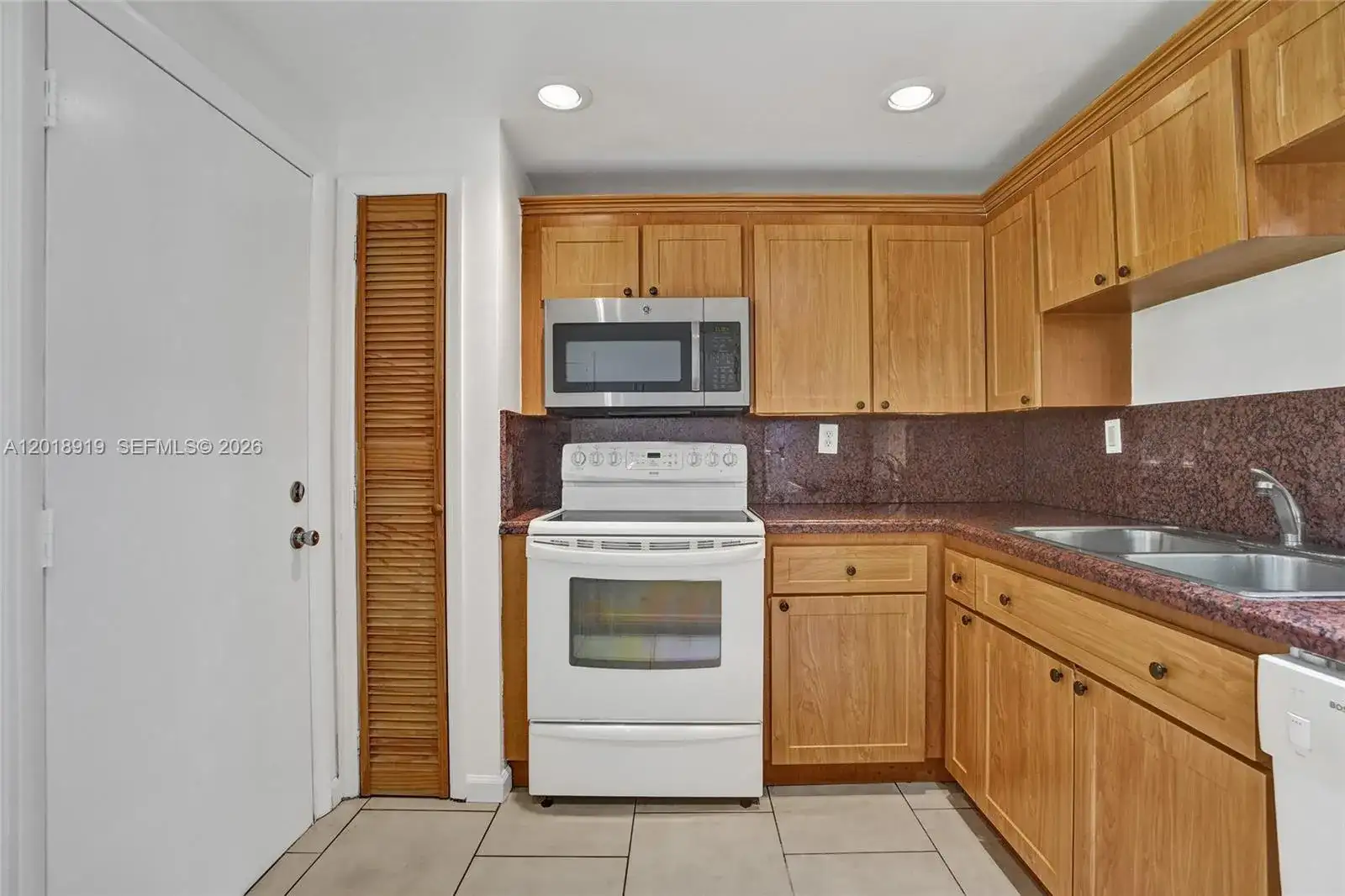1601 NE 191 ST # B112, Miami FL 33179 photo 4