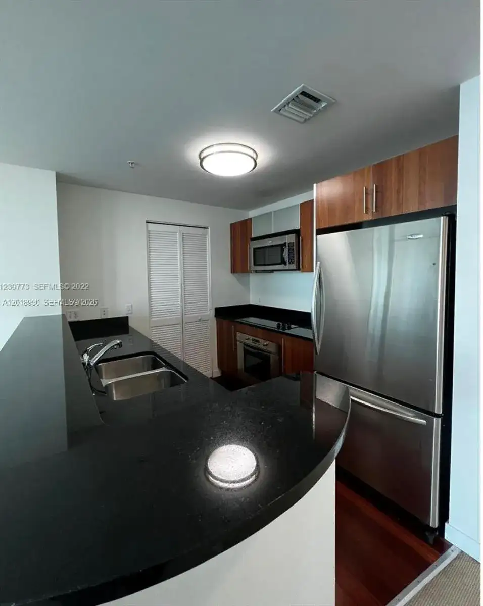300 S Biscayne Blvd # 1606, Miami FL 33131 photo 3