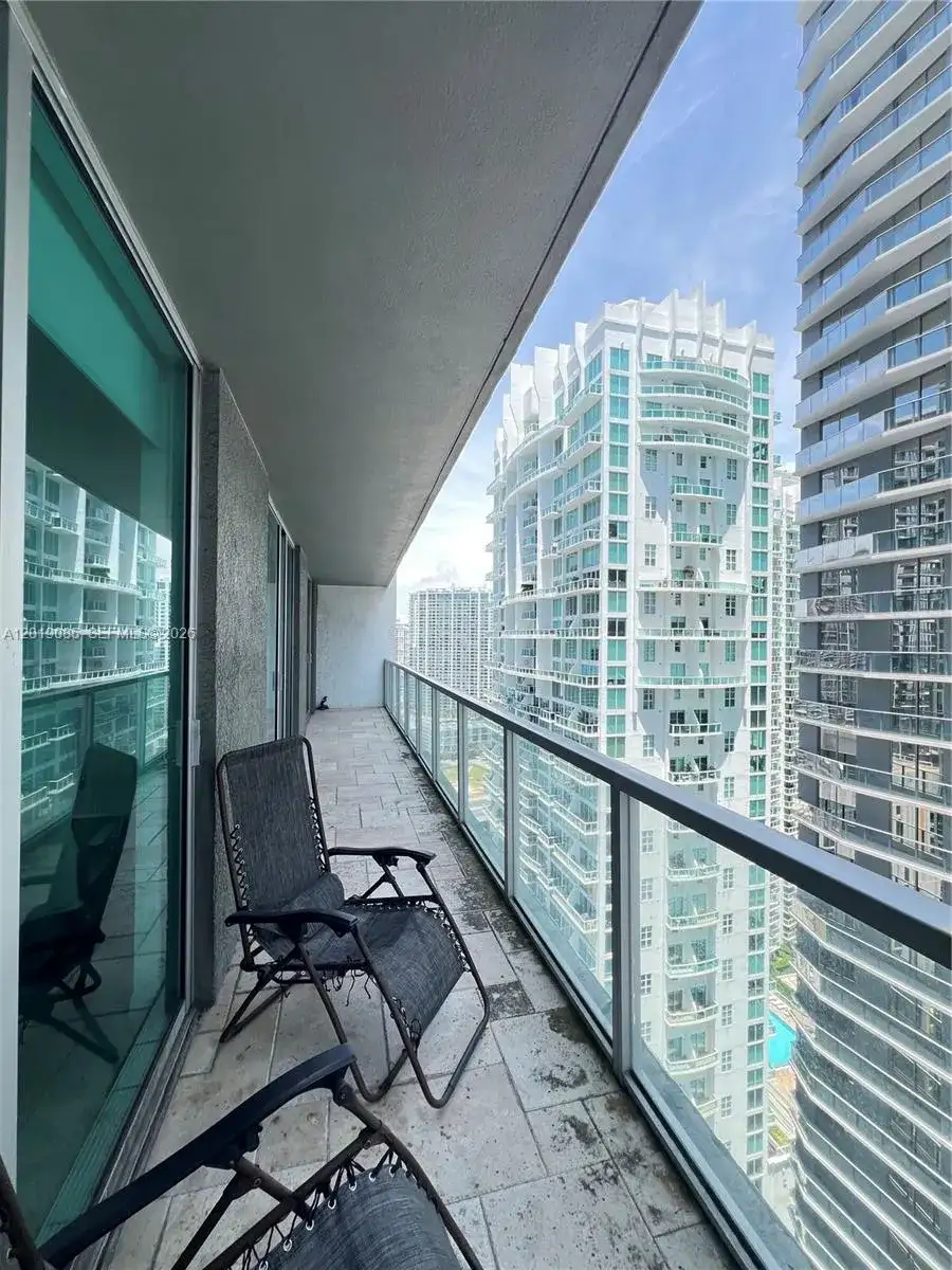 55 SE 6th St # 3305, Miami FL 33131 photo 2