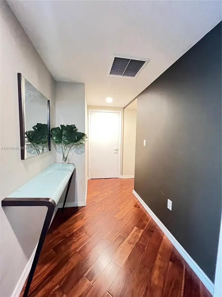 55 SE 6th St # 3305, Miami FL 33131 photo 3