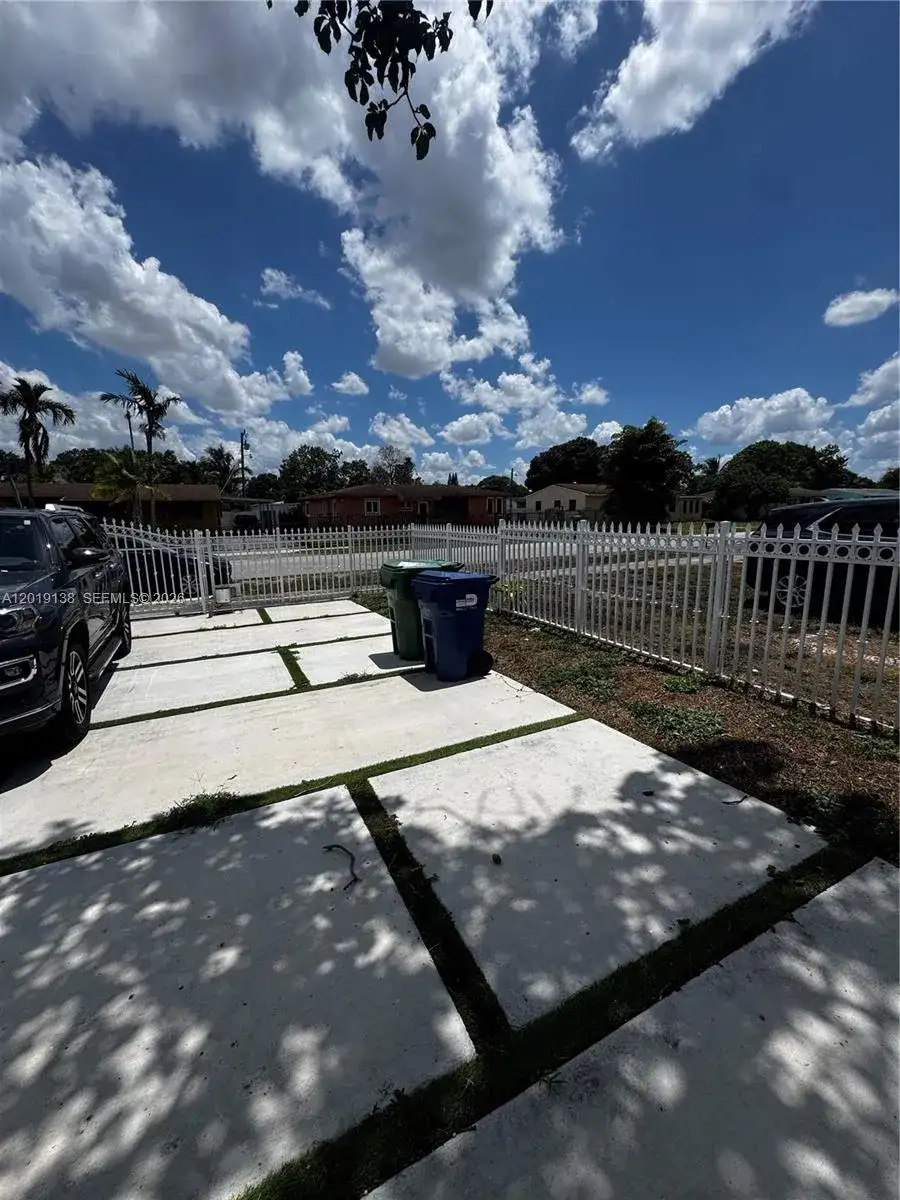 3251 NW 177th Ter, Miami Gardens FL 33056 photo 2